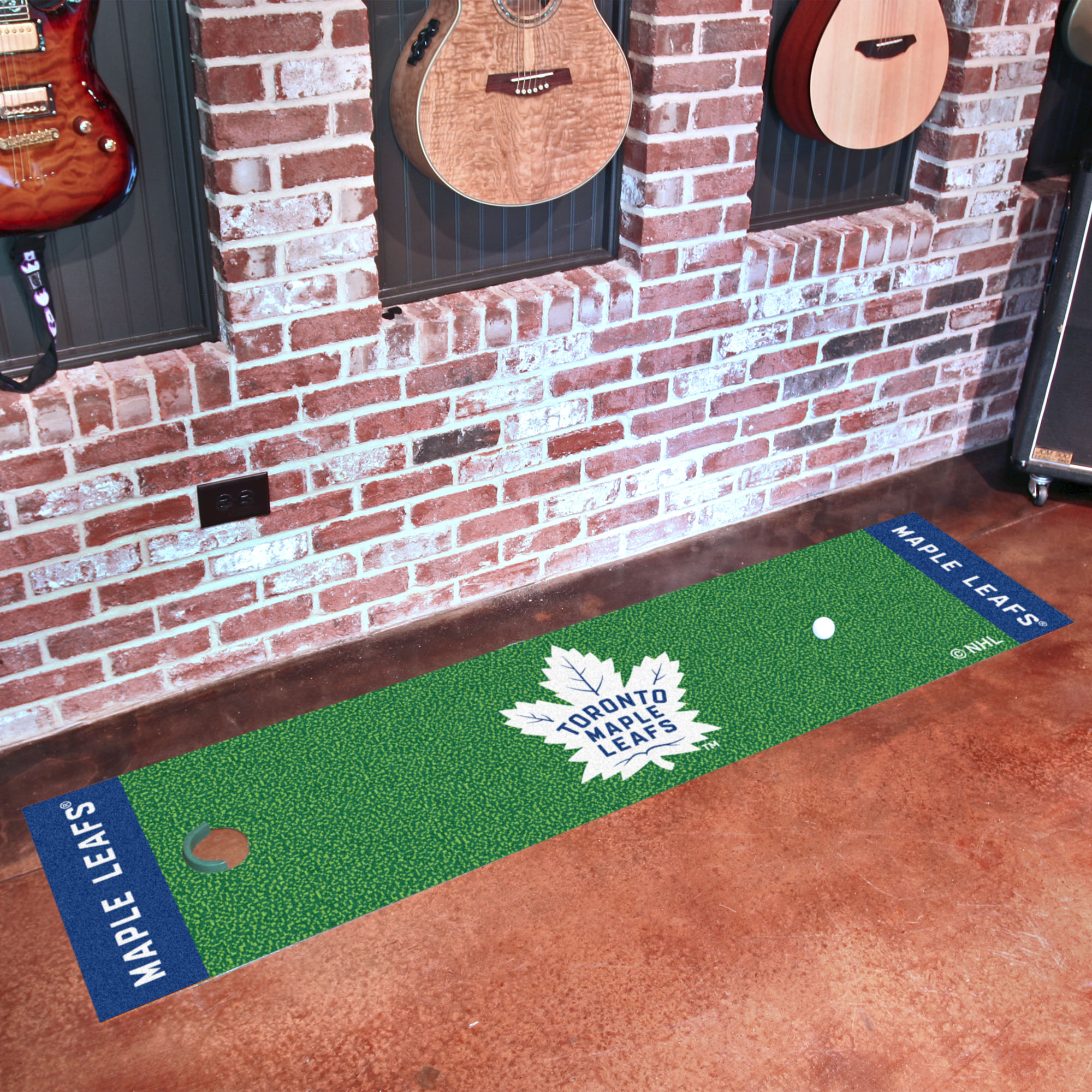 Toronto Maple Leafs Putting Green Mat â€“ 18 x 72