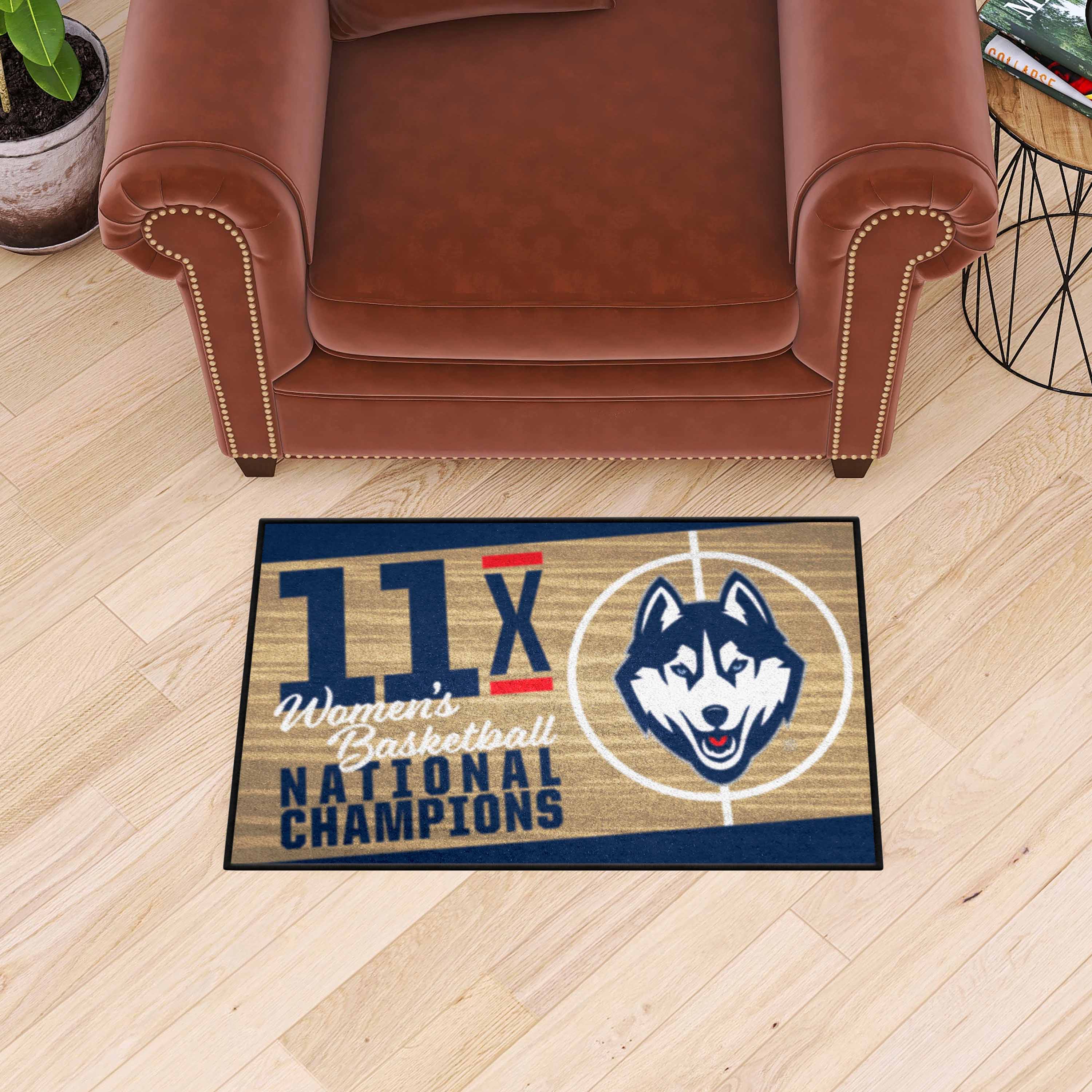 UConn Huskies Womens Dynasty Starter Doormat - 19 x 30