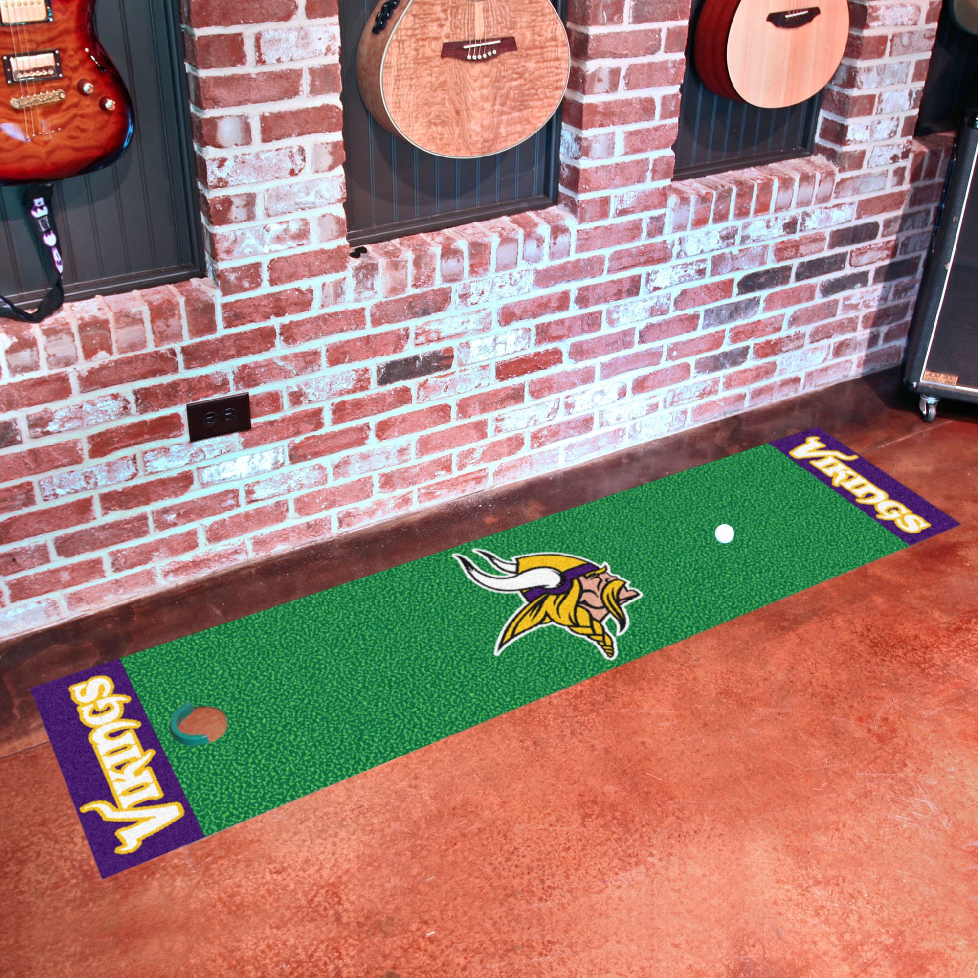 Vikings Putting Green Mat â€“ 18 x 72