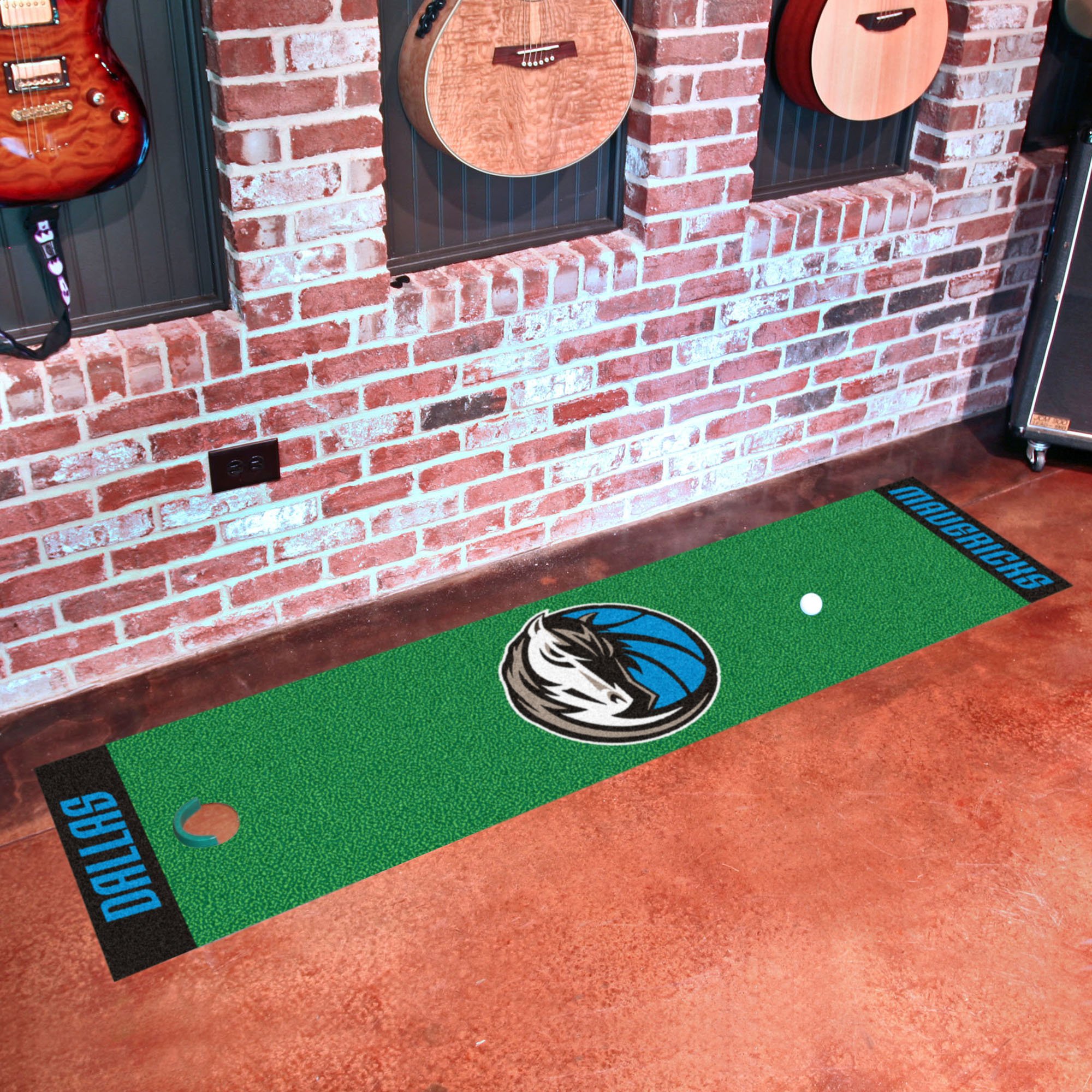 Mavericks Putting Green Mat â€“ 18 x 72