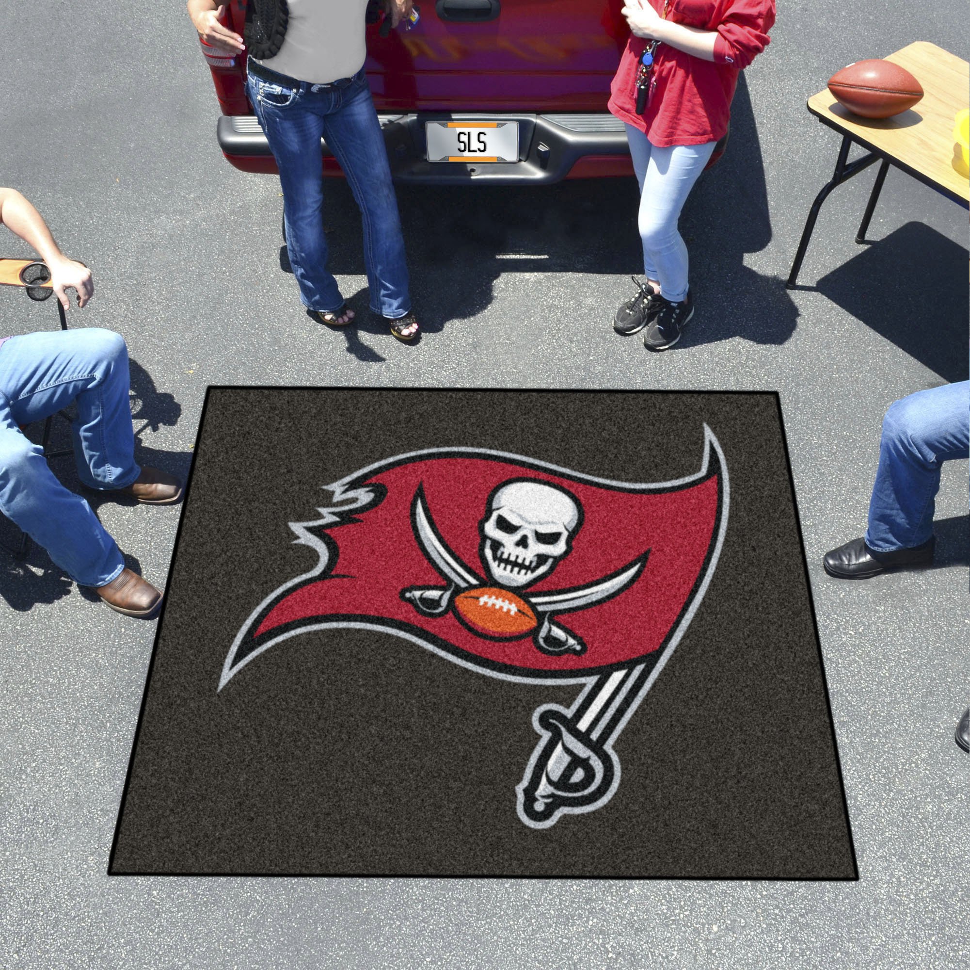 Tampa Bay Buccaneers Logo Tailgater Mat â€“ 60 x 72