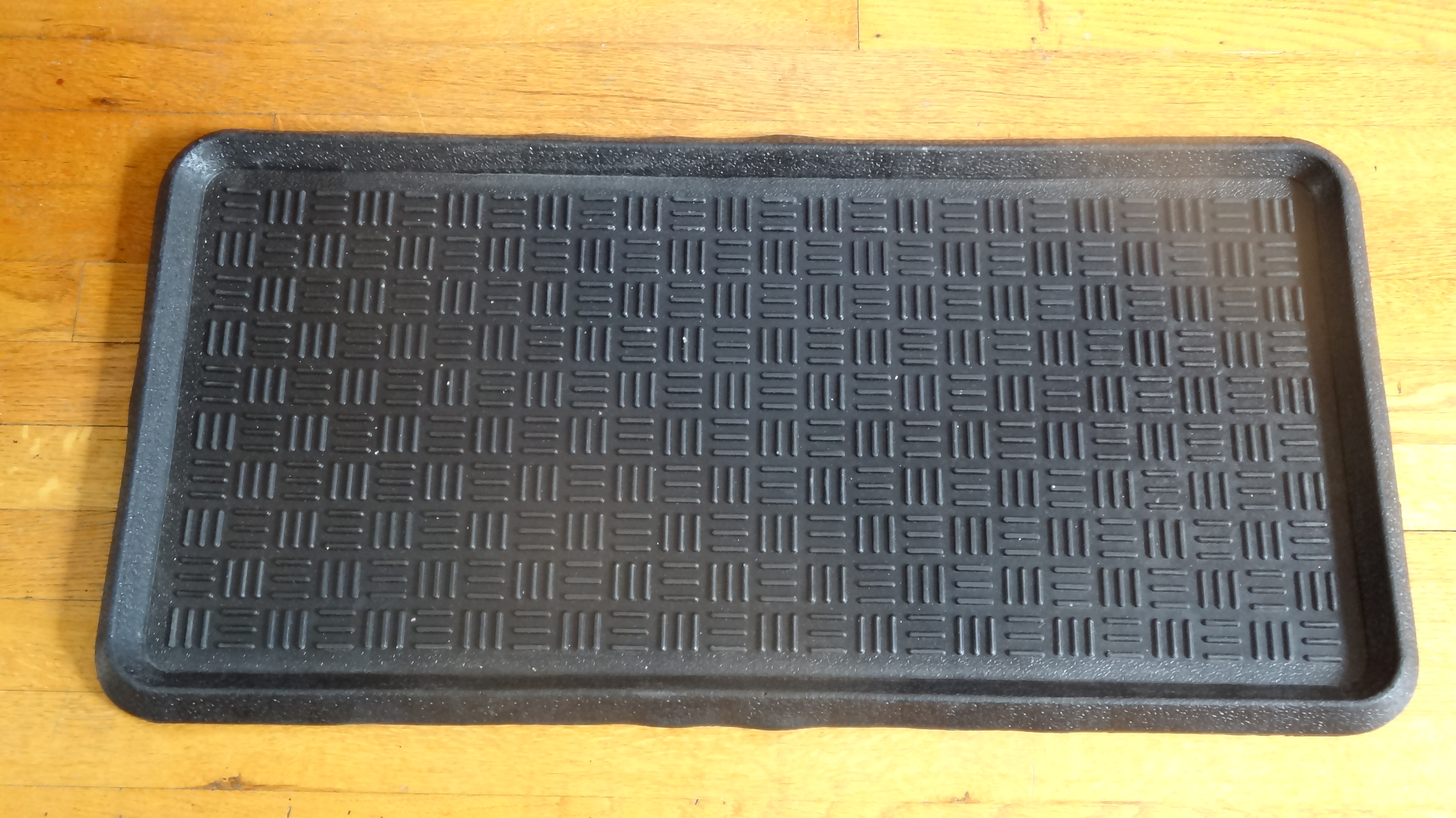 Cross Check Embossed Natural Rubber Boot Tray 32 x 16 x 1