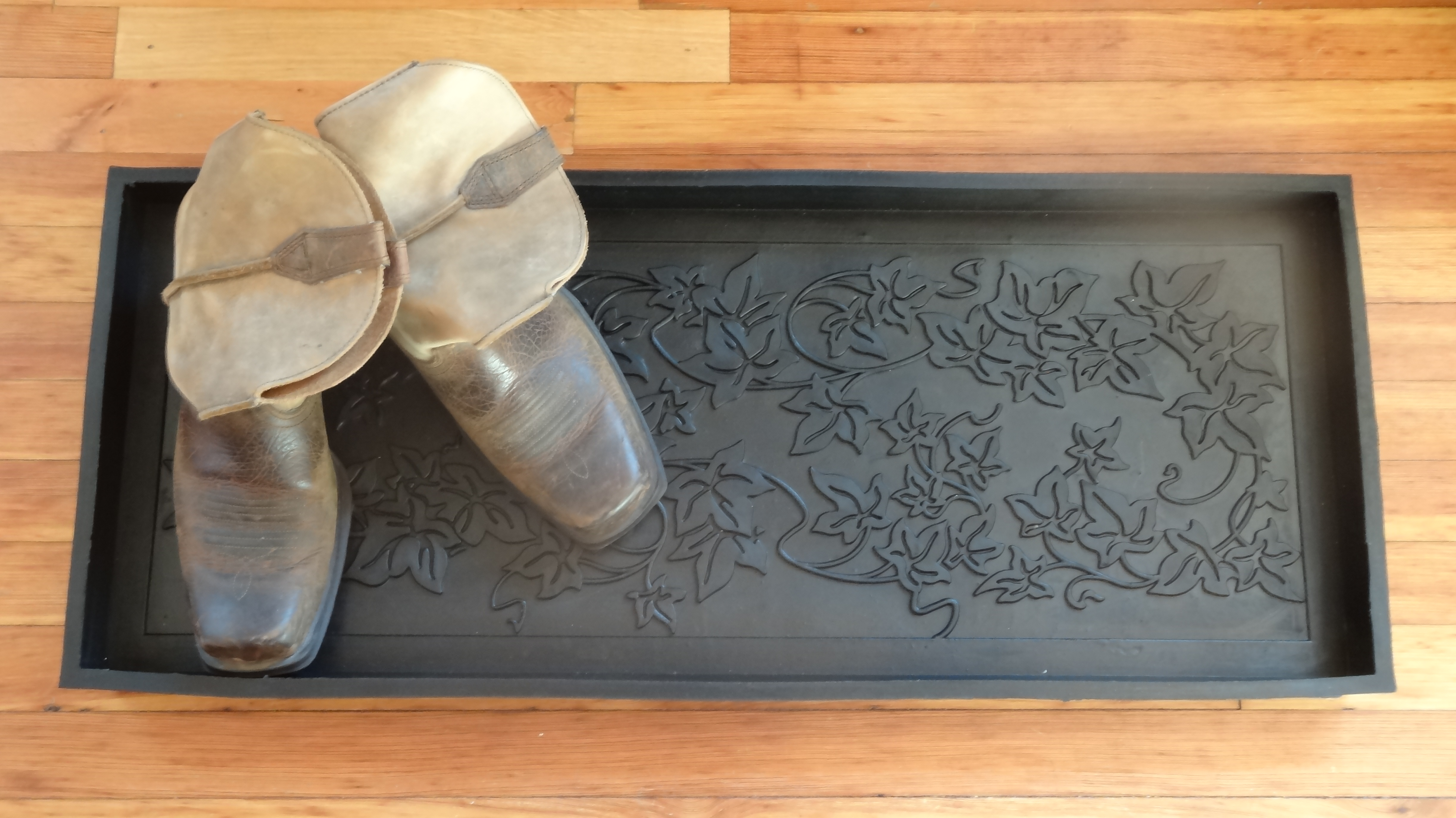 Heavy Duty Ivy Embossed Rubber Boot Tray 34x16x2