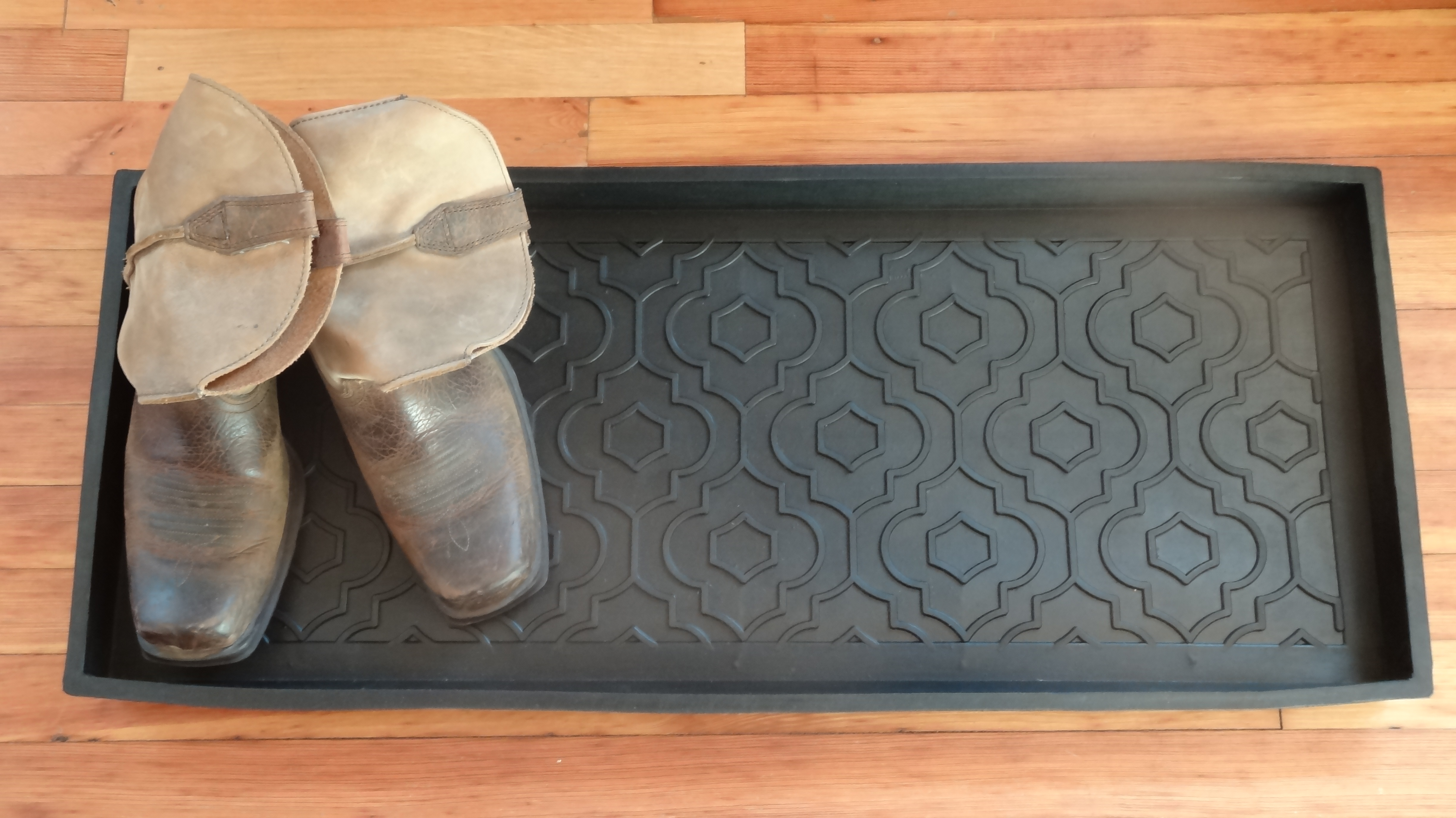 Heavy Duty Quarterfoil Embossed Rubber Boot Tray 34x16x2