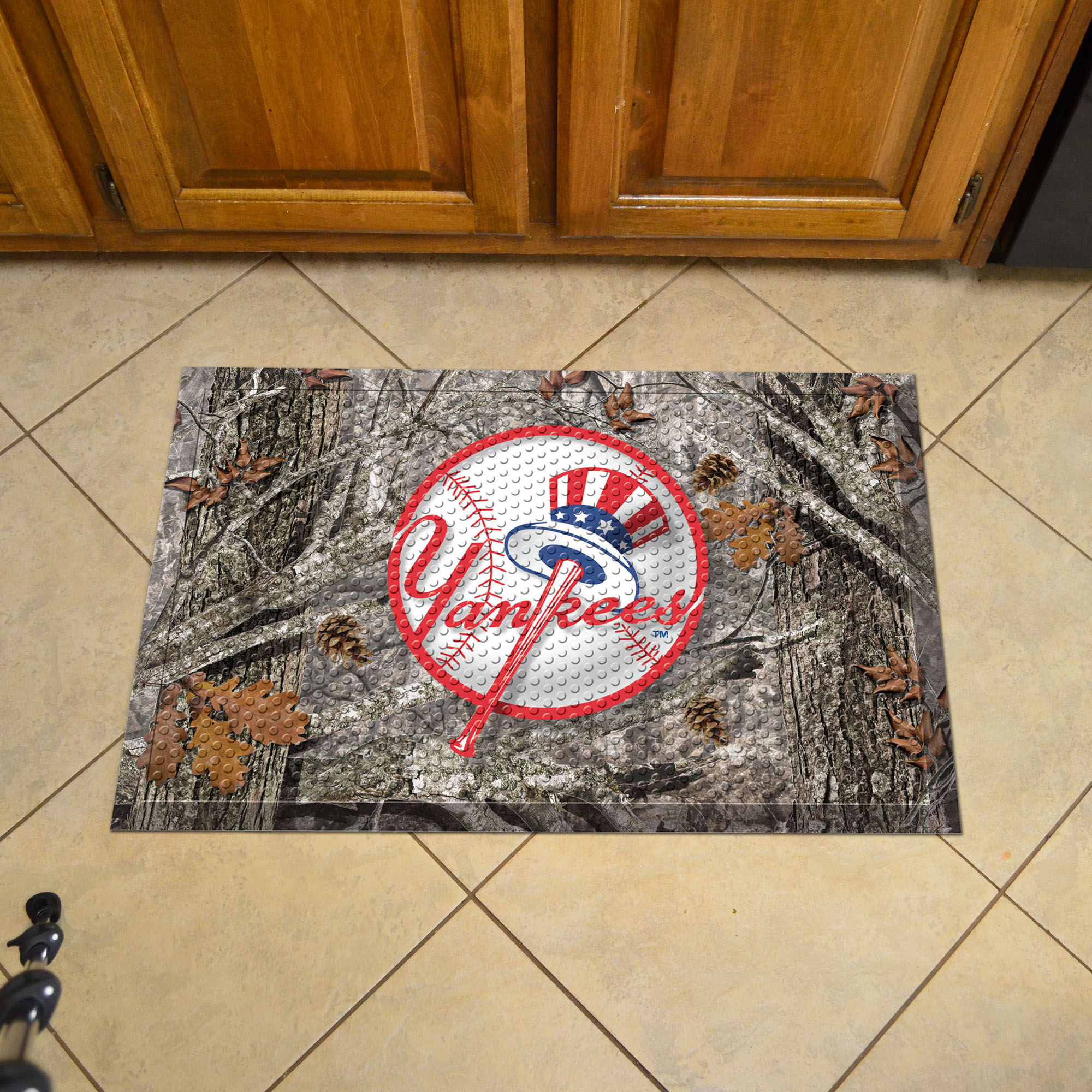 New York Yankees Scrapper Doormat - 19 x 30 Rubber (Field & Logo: Camo & Logo)