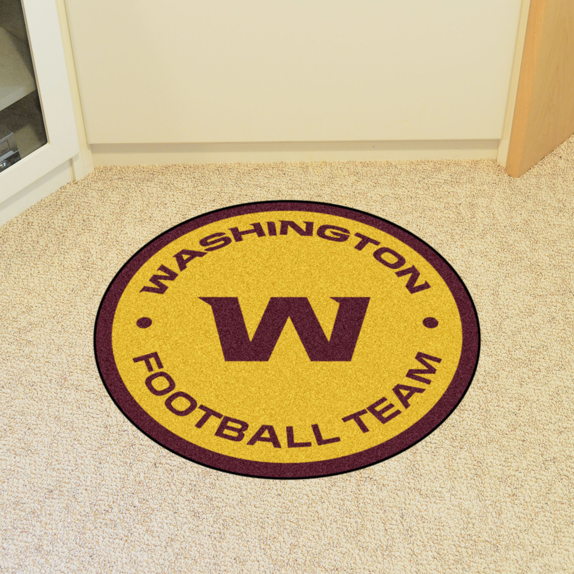 Washington Football Team Mascot Area Rug – Nylon (Field & Logo: Field & Logo)